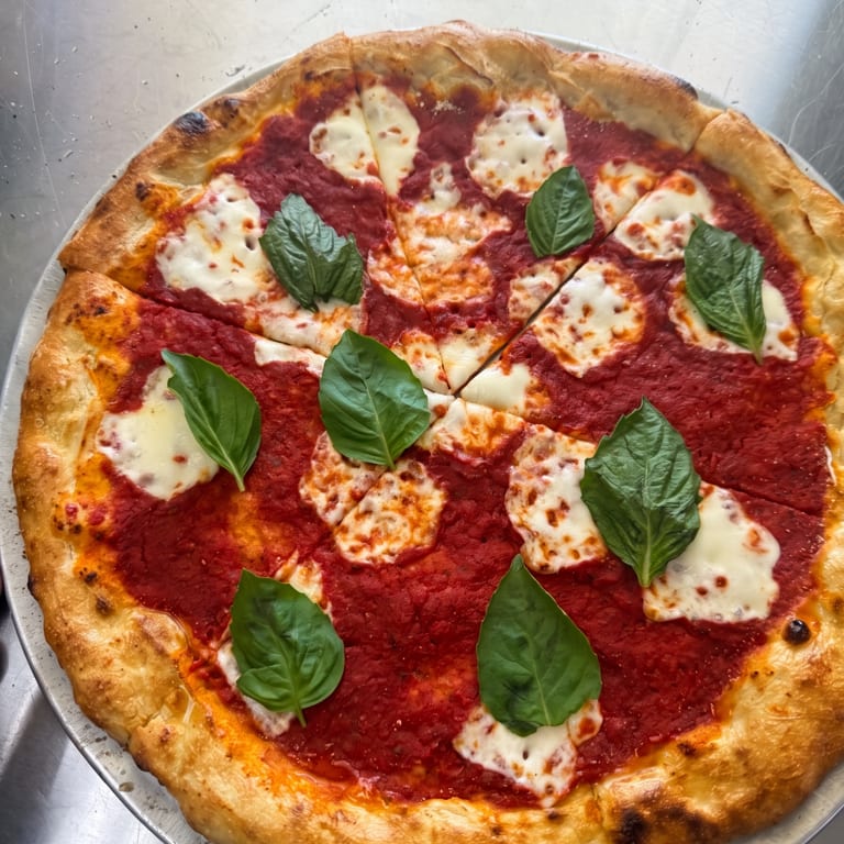 Welcome to Paparazzi Pizza